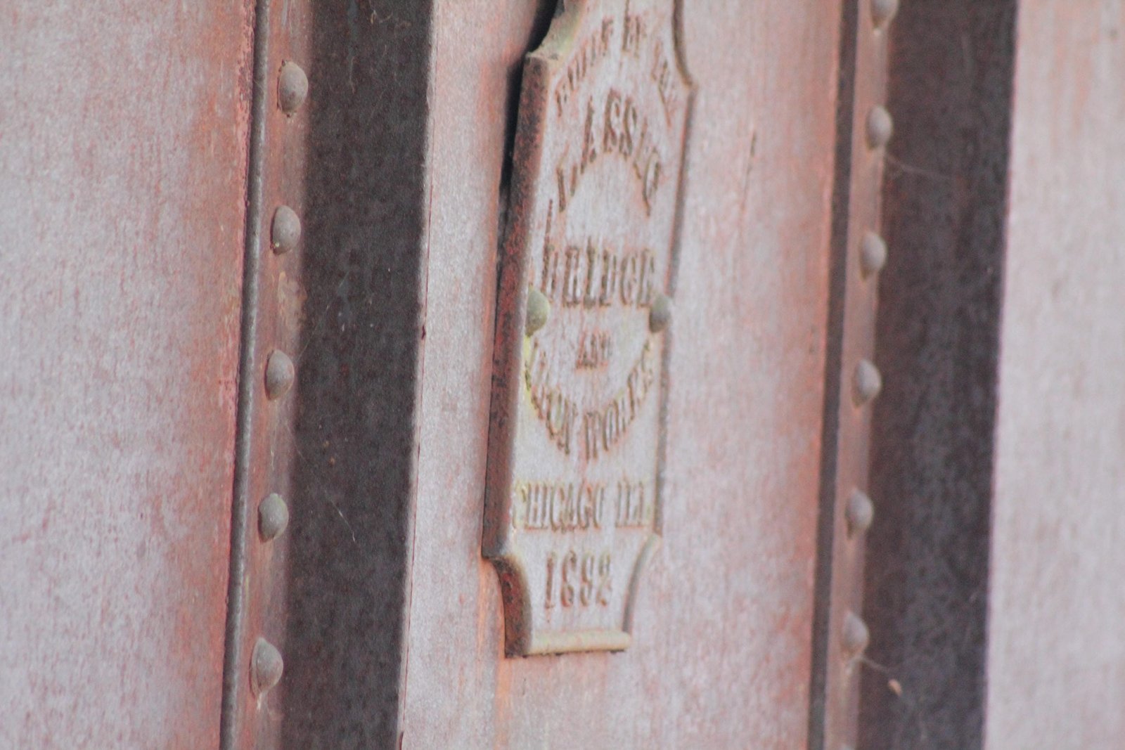 Plaque, center span
